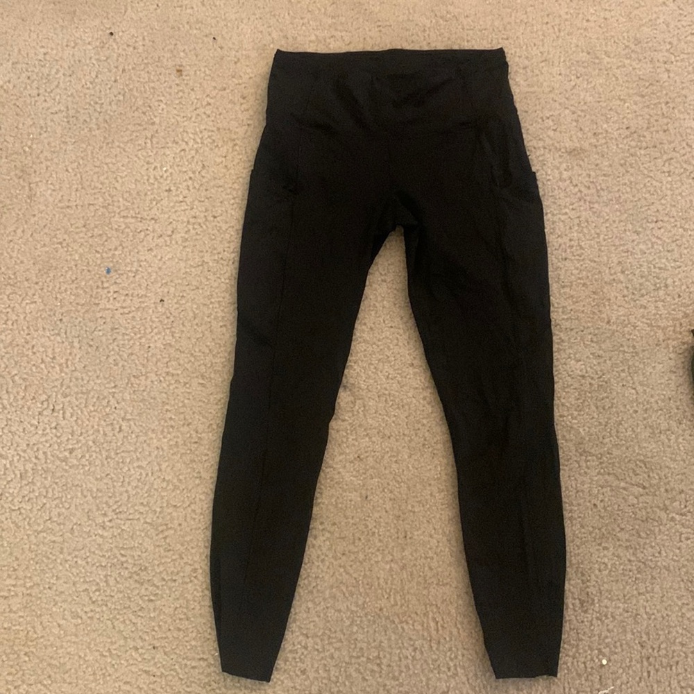 Black lululemon 3/4 leggings with pockets